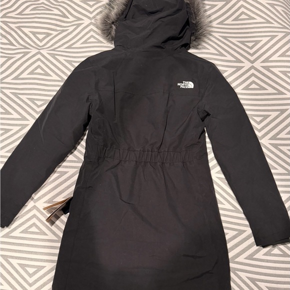 NWT The North Face Women's Black Arctic Parka Coat - Picture 3 of 10
